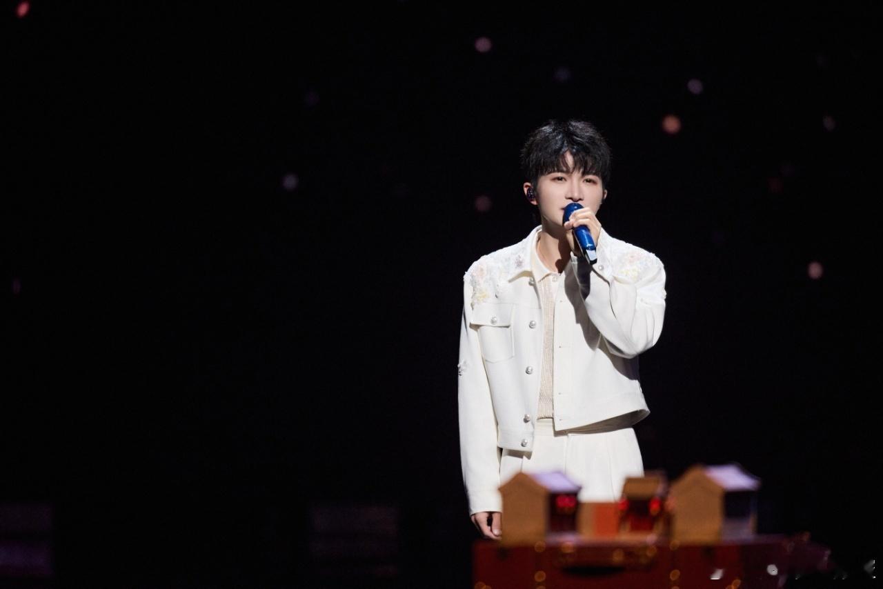周深别唱了我自己会哭  周深新歌《仙台有树》的片尾主题曲《若仙》一开口，好像把“
