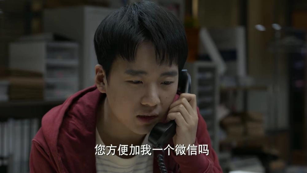刚刚结束了一部电视剧《人生之路》，5月3日又开播了一部电视剧叫《平凡之路》，剧中