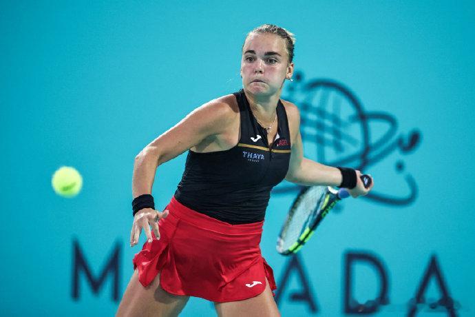 贝莱克斩获生涯首冠 ，20岁的捷克小将贝莱克以7-6(5) 6-1击败2号种子亚