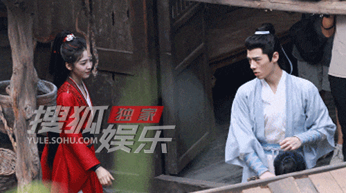 #章若楠[超话]##章若楠雨霖铃打戏路透# 《雨霖铃》有了新路透[开学季]近日，