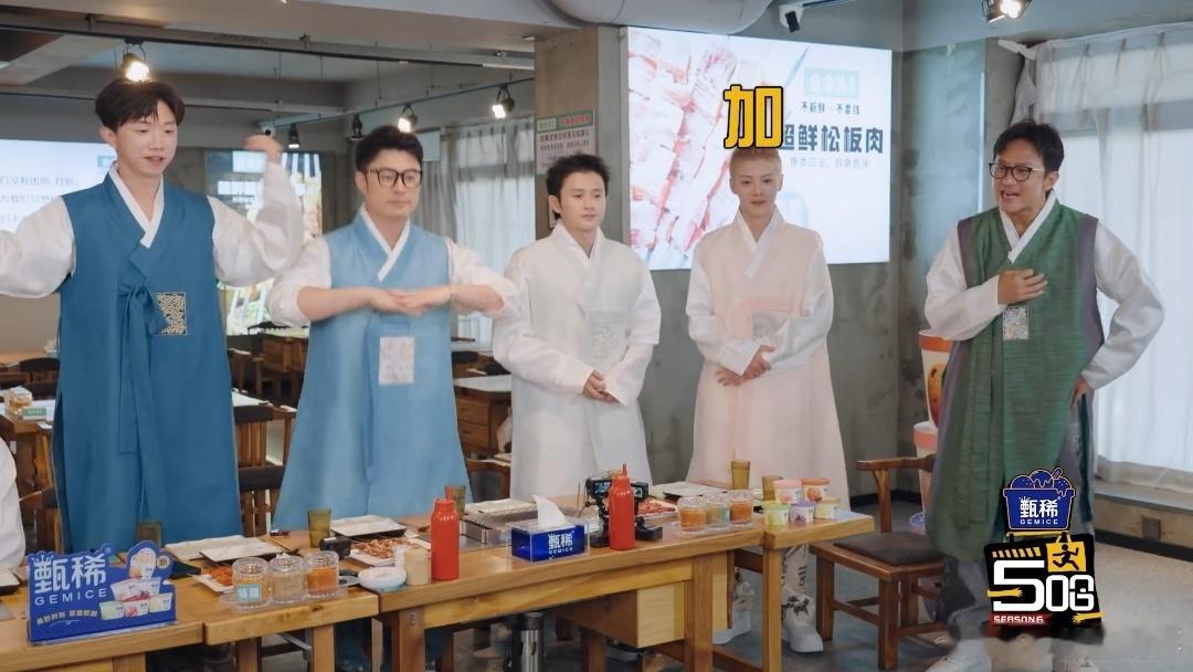 鹿晗白里透红具象化鹿晗五哈有自己的奥特曼 黄毛鹿晗上线，游戏里没卡上点，动作像奥