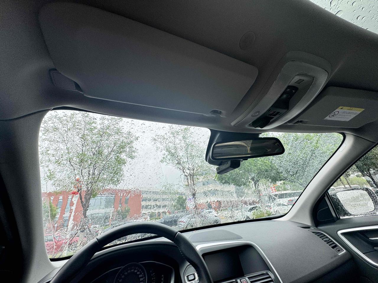 天津这两日雨水颇为充沛。每逢下雨天，接送孩子的路上便拥堵不堪。我提前两小时抵达了
