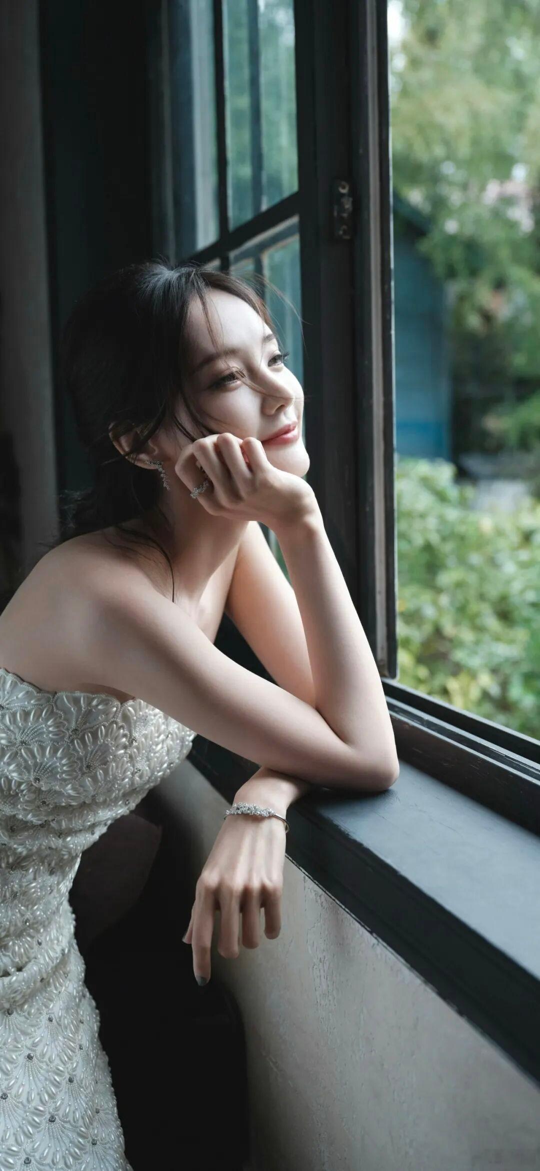 李一桐高情商公关公关天花板不过如此。李一桐永远情绪稳定、态度得体，用格局化解所有