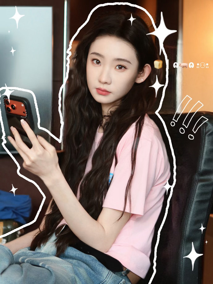 张艺凡手语回应听障观众 路演现场那么多人，张艺凡偏偏看到了后排的他们。不是工作人