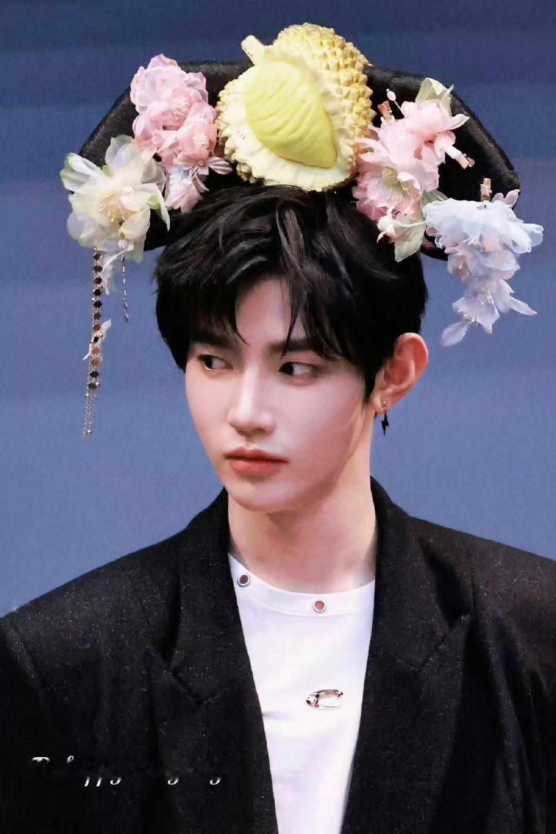 章昊榴莲格格章昊榴莲旗头榴莲格格更是六萌一～ 