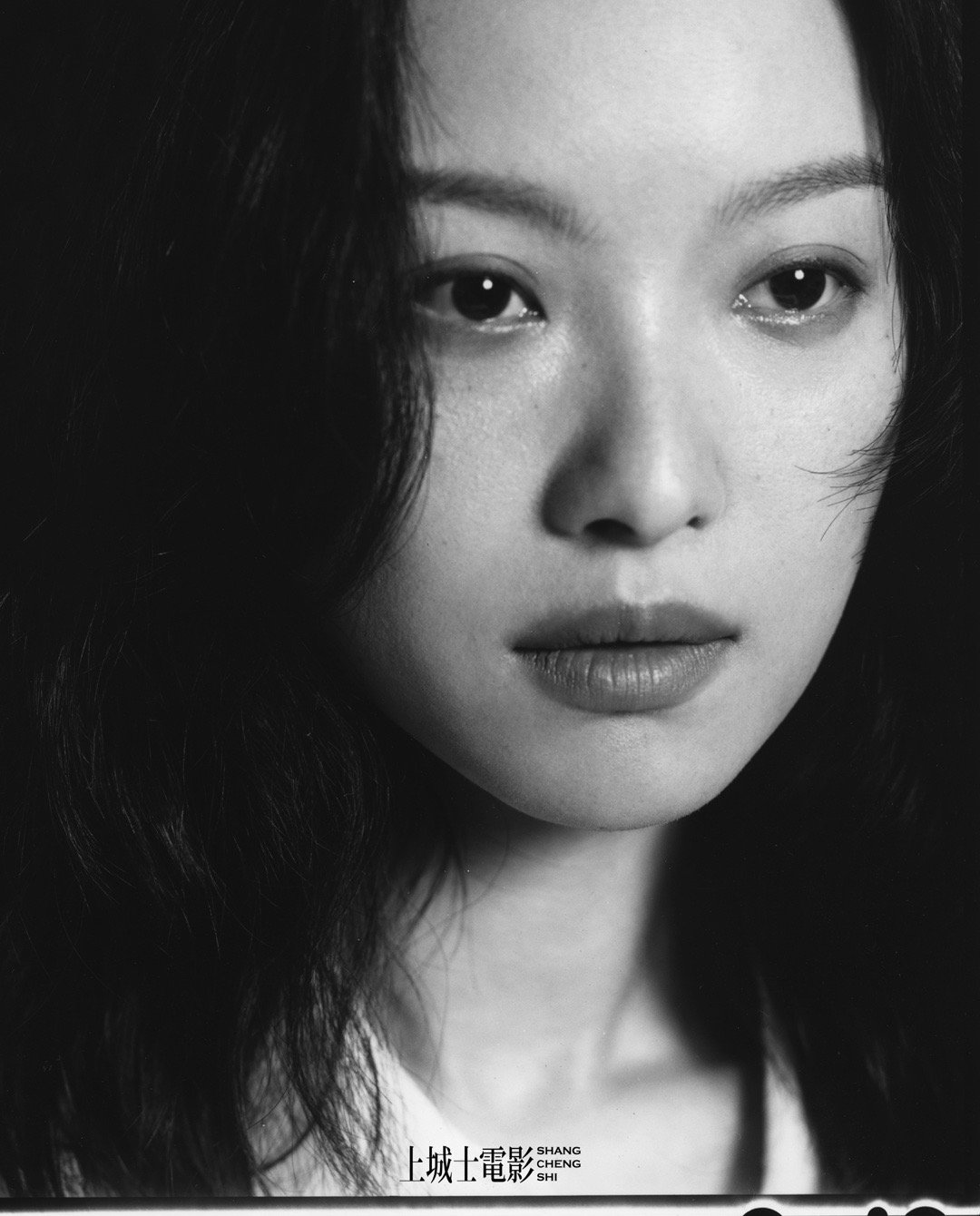 倪妮湿版片 谁被倪妮这组湿版大片戳中了？《上城士》七月封面里，她褪去修饰，在独特