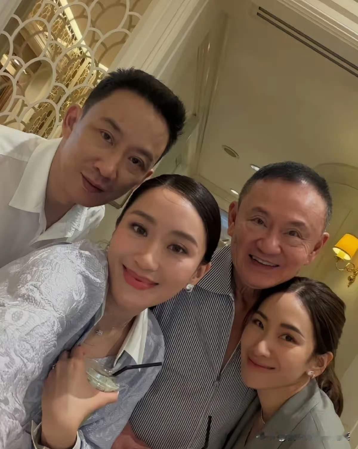 他信回家继续服刑，回家快一个星期了，很安静，只是偶尔和家人拍几照片发出，以示自己