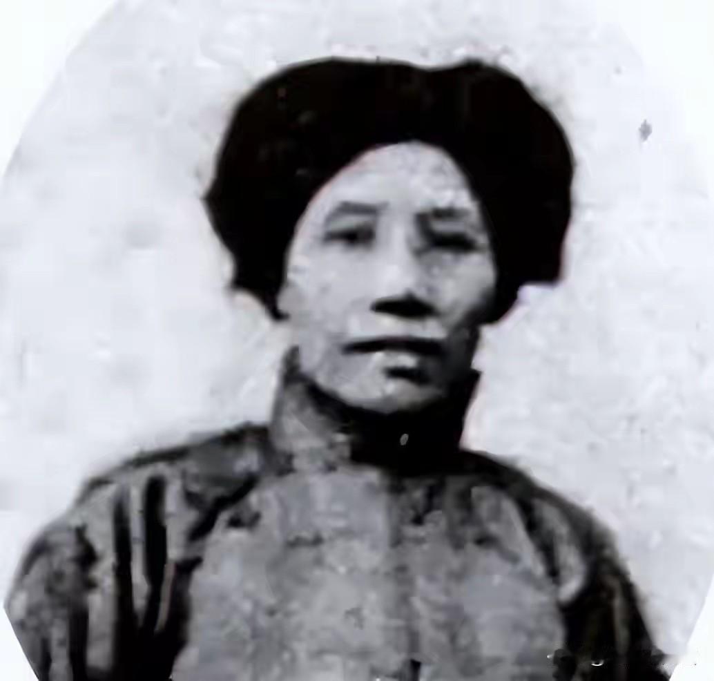 丈夫是混蛋，她独自培养出4位中央委员，临终不知儿子已壮烈牺牲
 
1913年，一