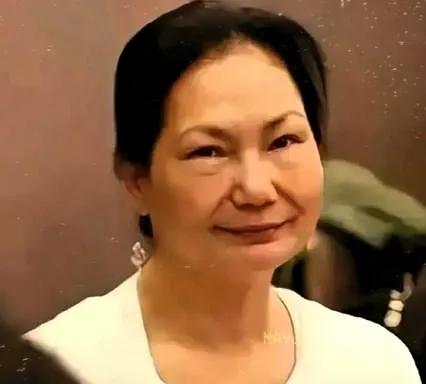 老人住豪宅被指鸠占鹊巢，子女起诉要房，法院怎么判？
北京一处高档小区的老公寓最近