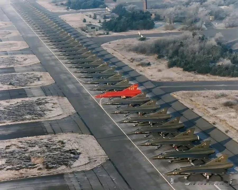 “红龙”——瑞典空军的Saab 35 “龙”战斗机。该机由Saab公司于1955