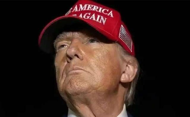 主持人问特朗普：“为何不减少中国学生赴美留学的人数？特朗普回答：“裁掉来自世界各