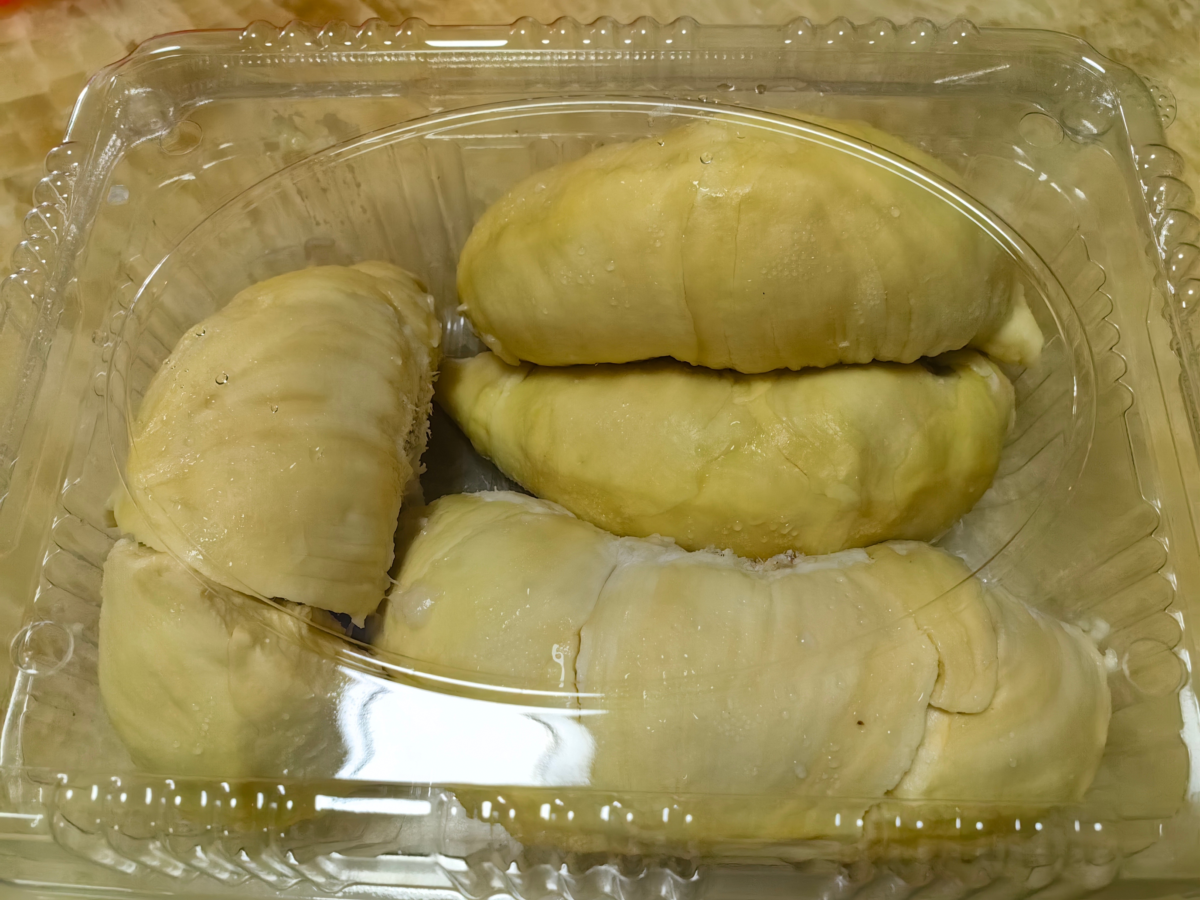 今天买的榴莲很香，又甜。 ​​​