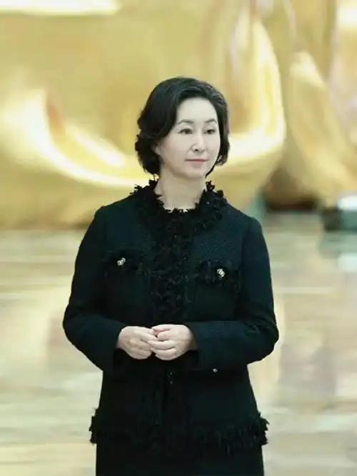 豪门最强操盘手，千亿帝国掌门人，濠江王，何家定海神针何超琼。
 
2020年赌王