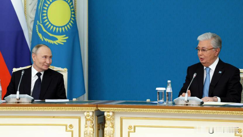 11月28日，扎卡耶夫与到访的俄罗斯总统普京会面，双方都愿意加深能源方面的合作，