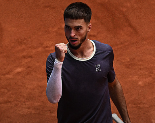 首胜TOP10！普里兹米奇2-1谢尔顿，晋级马德里大师赛32强