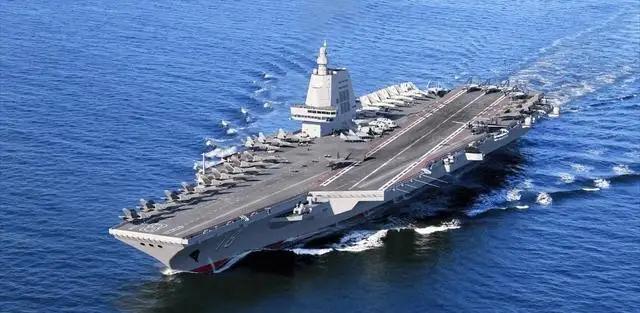 航空母舰真的是挨打的活靶子吗?
航母是活靶子吗？
想打到航母  你要先探测到航母