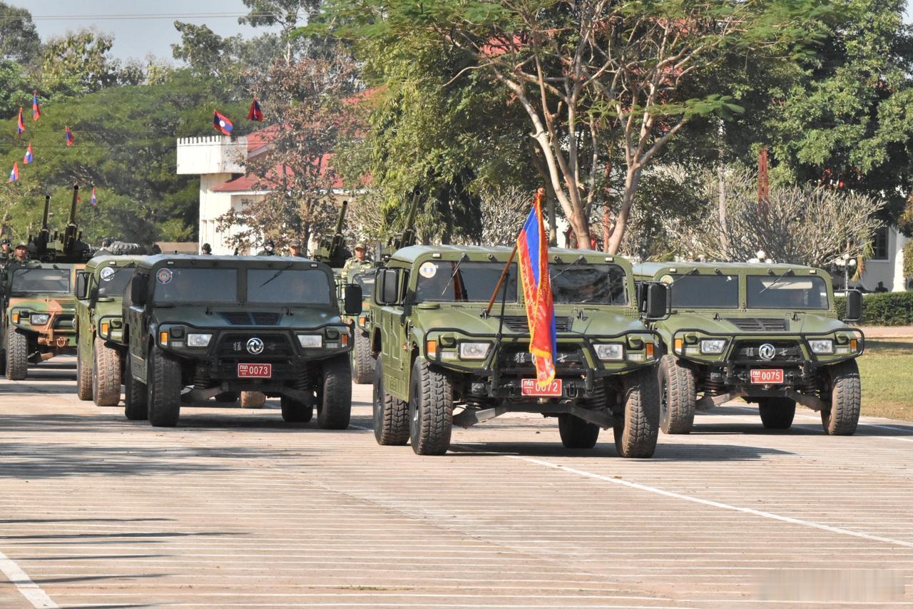 老挝纪念第11机械化步兵营成立50周年阅兵仪式，展示CS/SS4型82mm速射迫