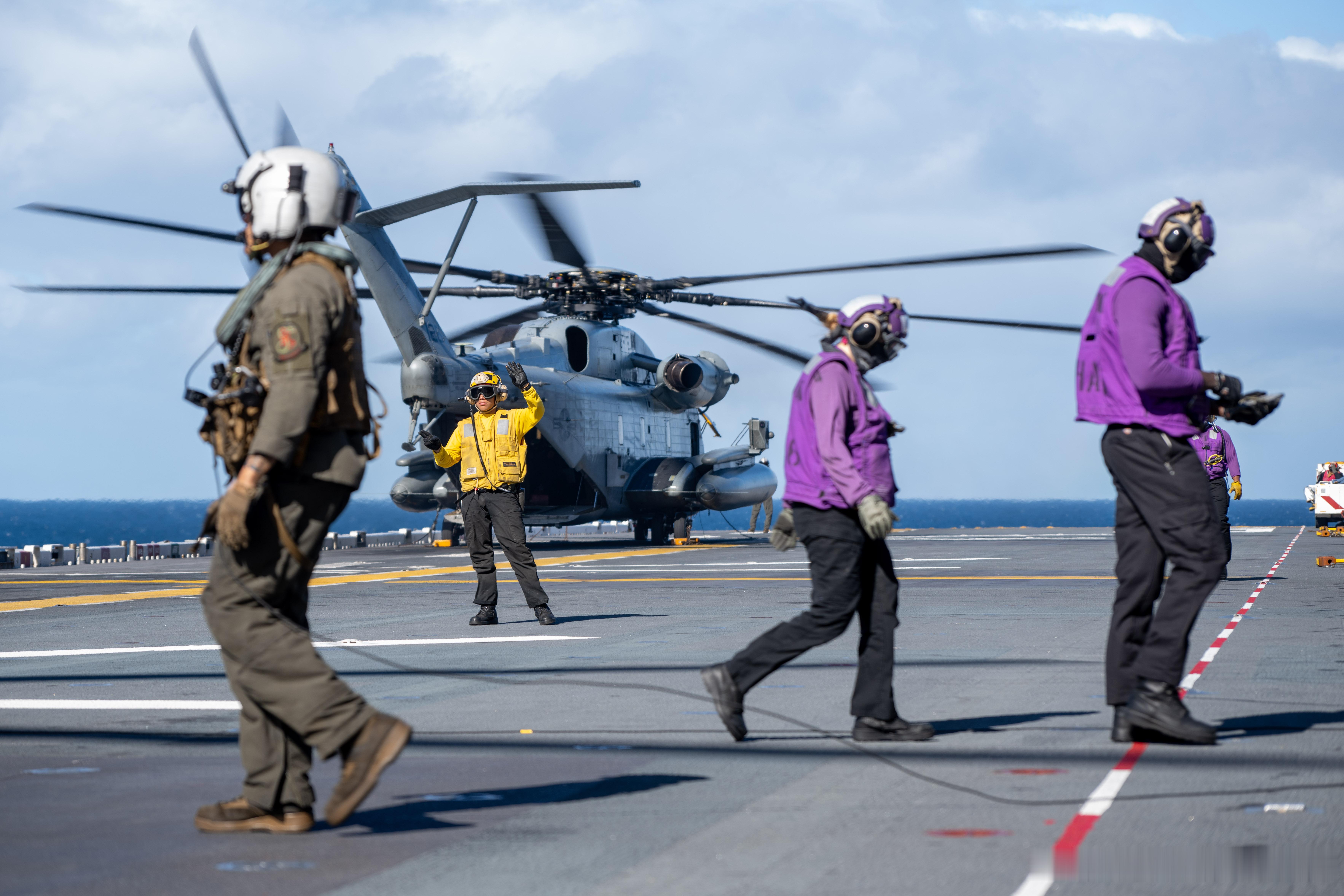 2025年6月28日，珊瑚海，USS America (LHA 6) ​​​