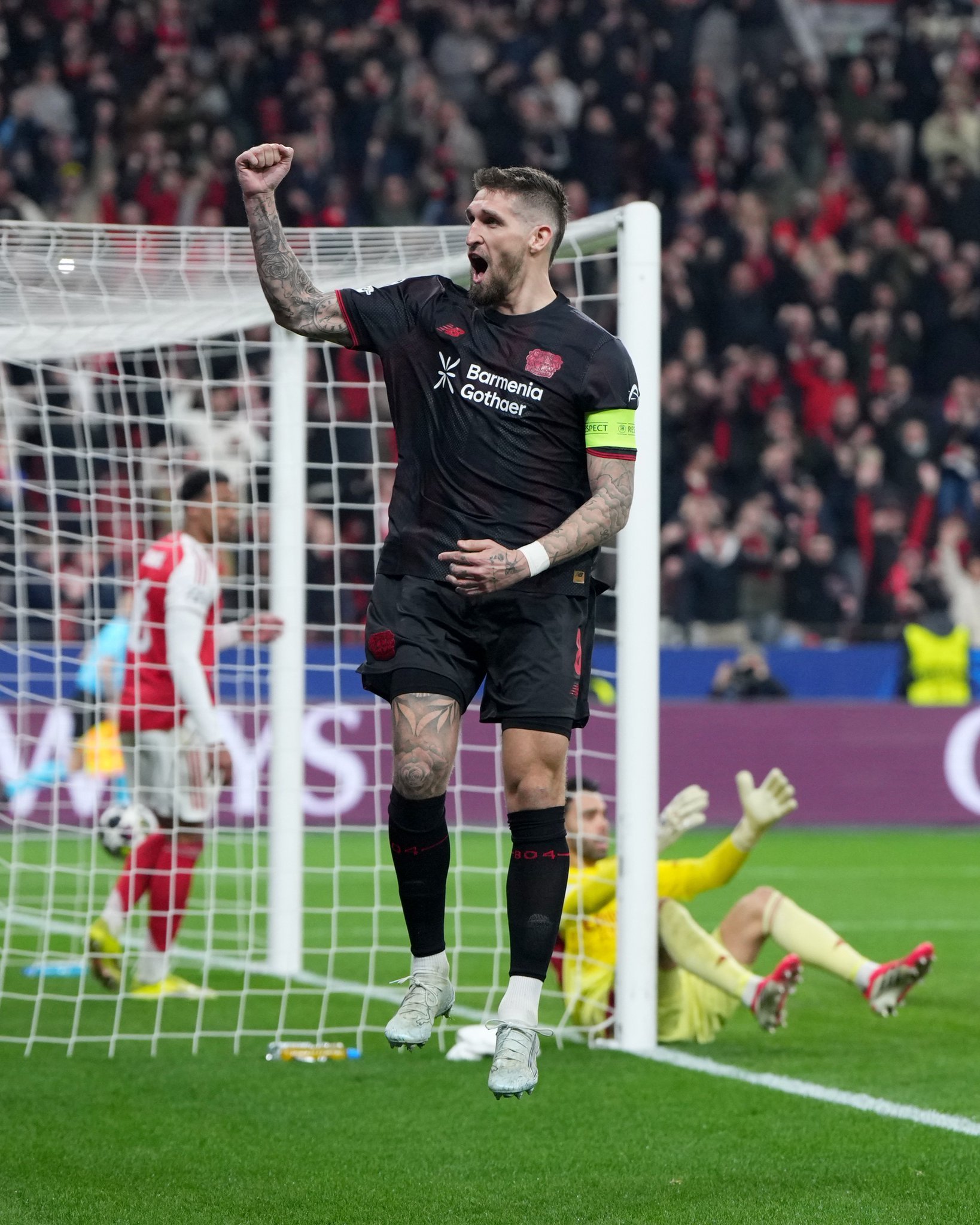 英超6队在欧冠16强首回合，无一胜绩。切尔西完全跟不上巴黎的速度，客场完败几乎出