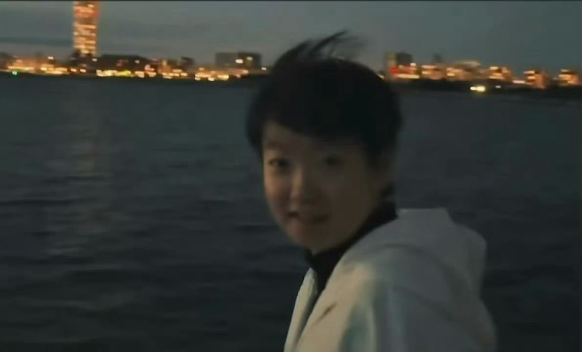 为莎莎的失利难过太正常了——我们爱她在赛场发光的模样，盼她站在顶峰，这份在意藏着