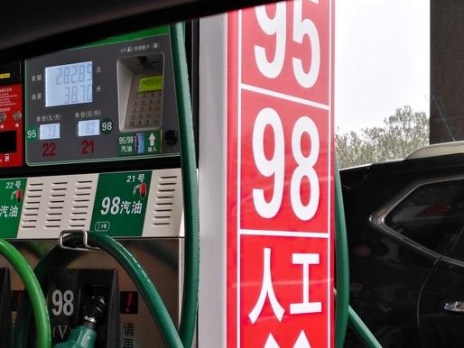 国际形势乱成一锅粥！
金价、油价大涨！
我问老公：给家轿储存点儿汽油吧？
他大大