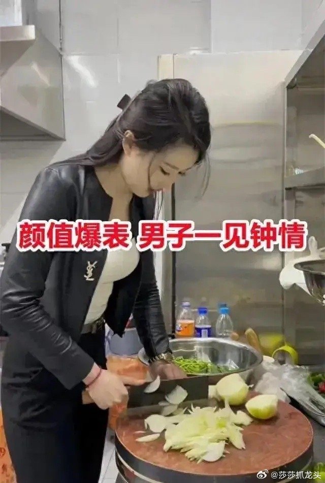 四川有个36岁的小伙通过亲戚介绍认识了33岁的相亲对象。两人年龄都不小，相处一个