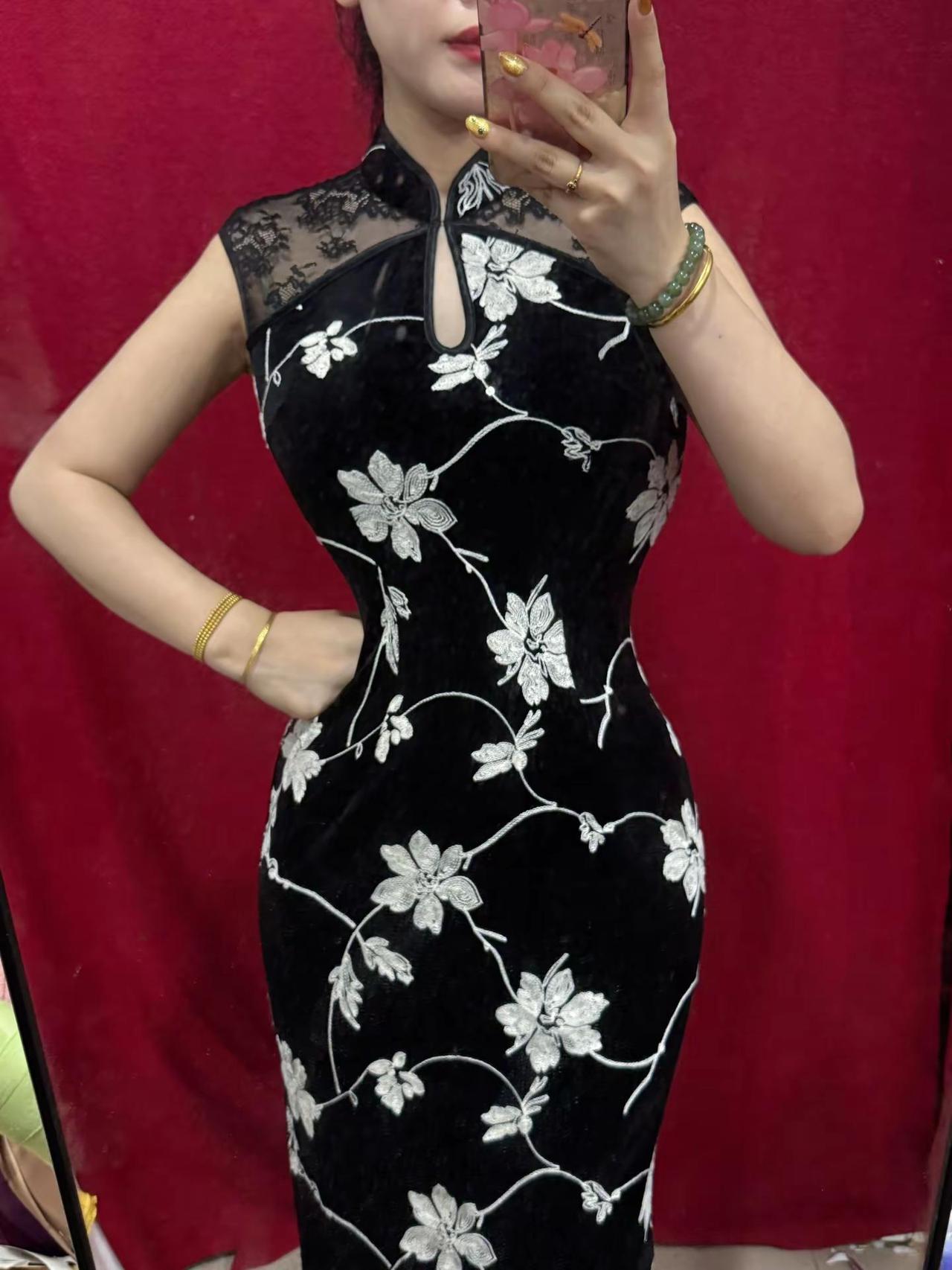 日常款旗袍 旗袍的高级感 画报夫人新中式穿搭，立体花丝绒蕾丝裙