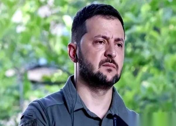 说句扎心的大实话，现在讨论乌克兰要不要换掉泽连斯基，其实是在讨论一件事：
——这