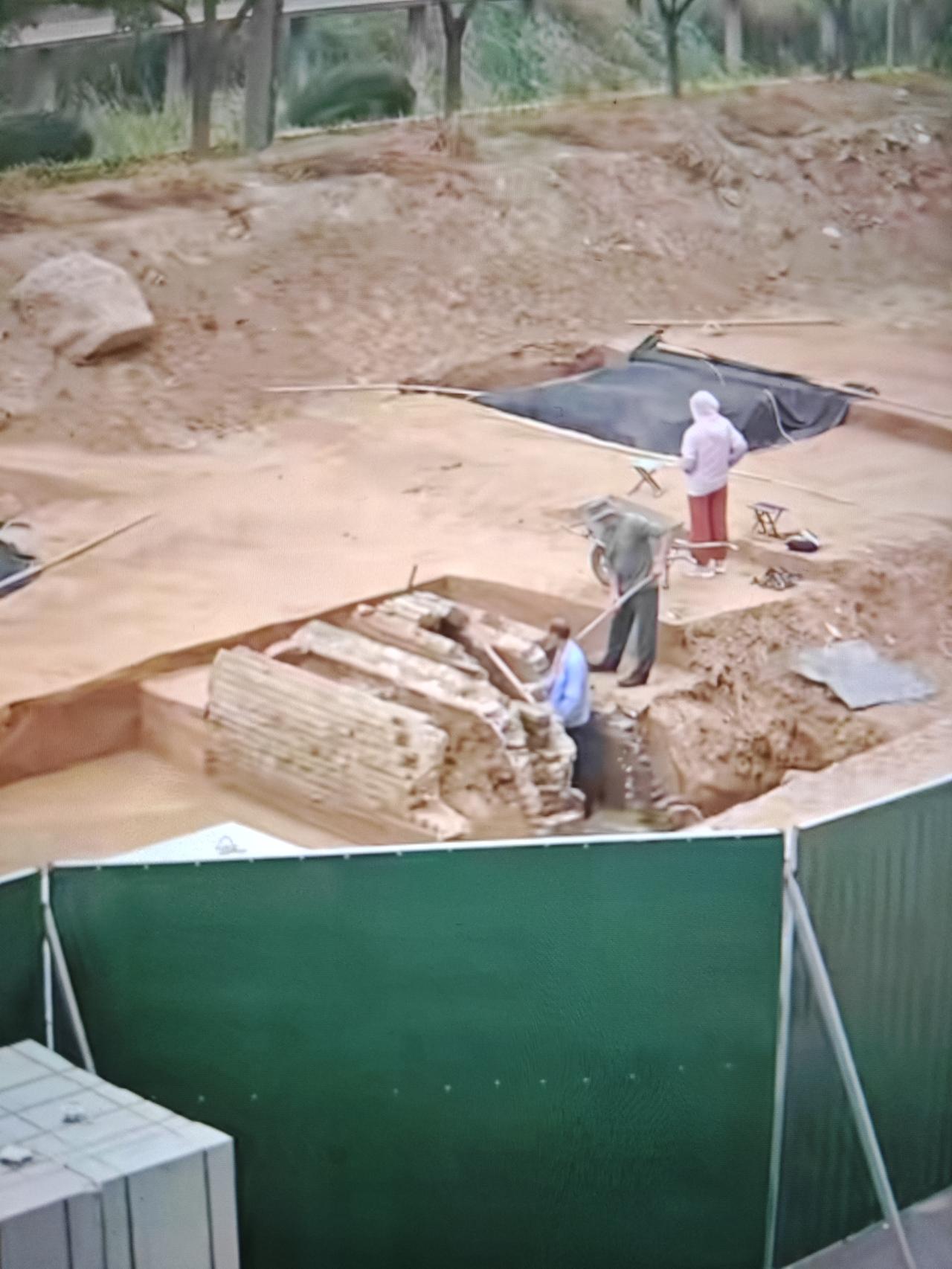 青岛胶州市扬州东路37号绿城·凤栖海棠B区北侧的古墓群目前正在考古发掘，从南坦大