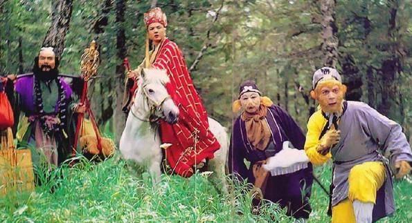 十万八千里，全靠这副担子撑着！这里面到底装的是啥？扁担里装的全是取经家当：
✅ 