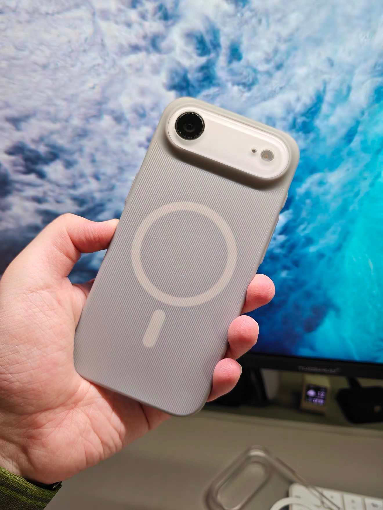 iPhoneAir 斜隐壳，销量快七百个咯