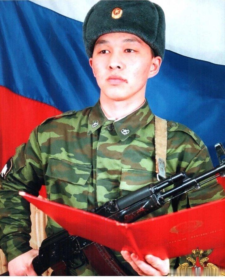 不要以为看到亚洲面孔就是中国人，他是俄罗斯人，来到乌克兰后就被杀死。很多人说他是