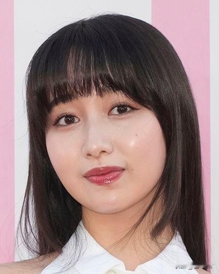 木村拓哉的大女儿木村心美被曝和日本男排小川智大热恋两年，两人被拍不仅多次出行购物