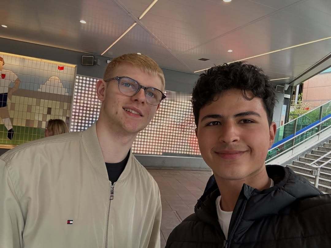 😊 