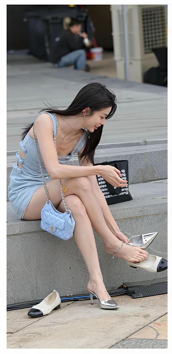 颜值另议，光肤白腿长都值得你多滑动几次