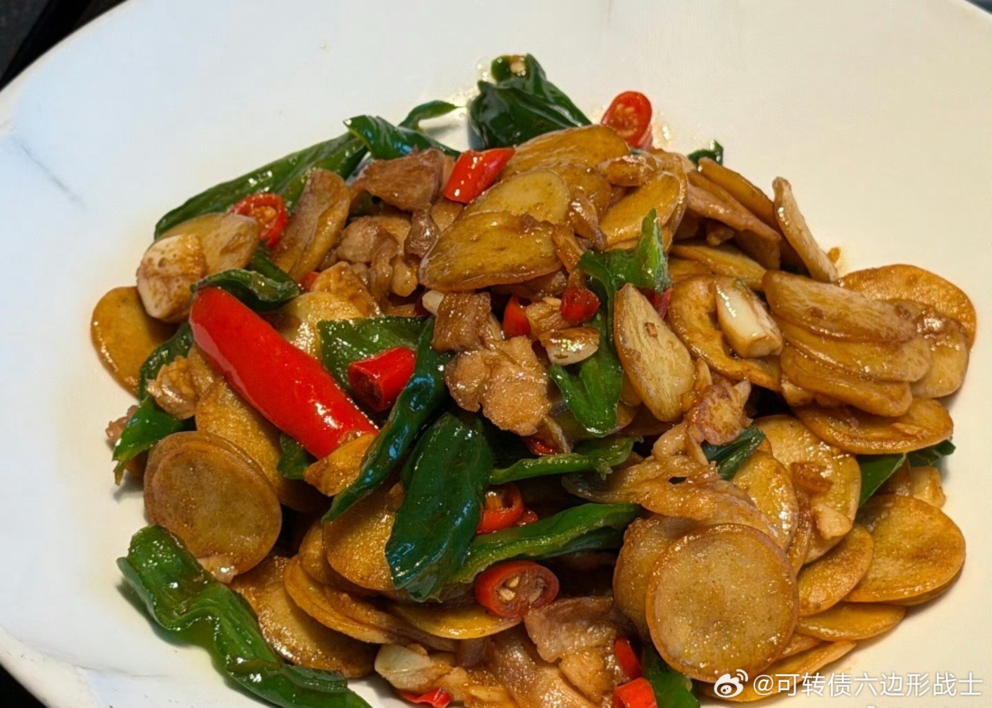 做交易这些二十年，我明白一件事：盘中大部分想法，其实都是干扰项。很多人一做交易就