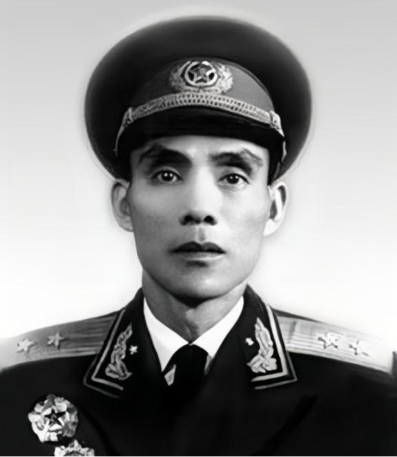 1963年，开国中将韦杰回到家乡调研，县委领导为他准备了八菜二汤

韦杰，原名韦
