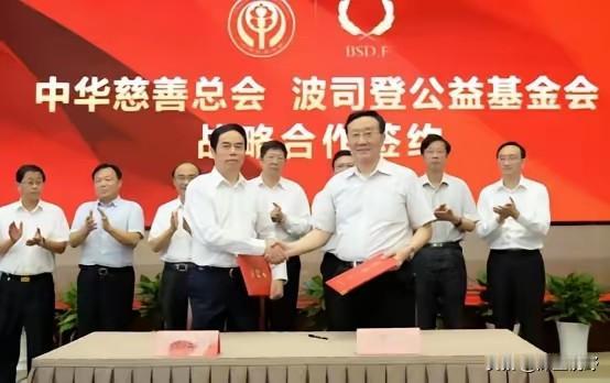 身家百亿村支书，花1.3亿为村民建427栋别墅，他的巨额财富从哪来？1976年，