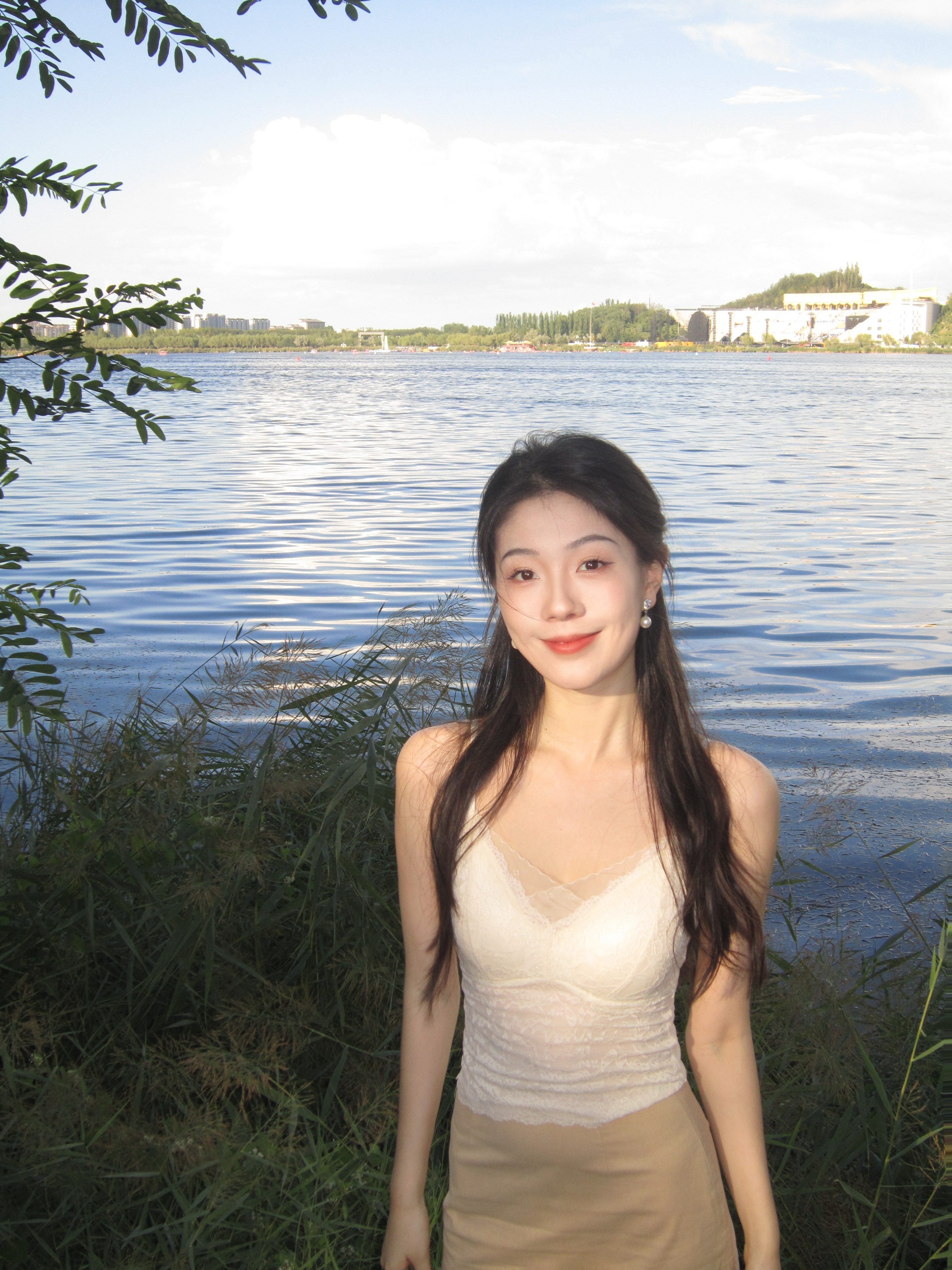 思慕社字母 逐渐习惯了一个人的很多时刻。独自吃火锅时，在翻滚的汤底里捞起一颗牛肉