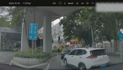 随着印度直飞广州的航班增多，已经越来越多的印度人出现在广州和深圳。前几天在深圳，