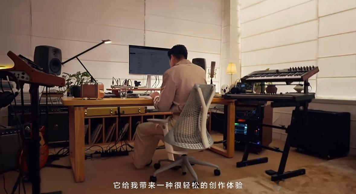 华为官宣周兴哲音悦家App创作体验官金曲唱作人周兴哲成为音悦家体验官，移动音乐创