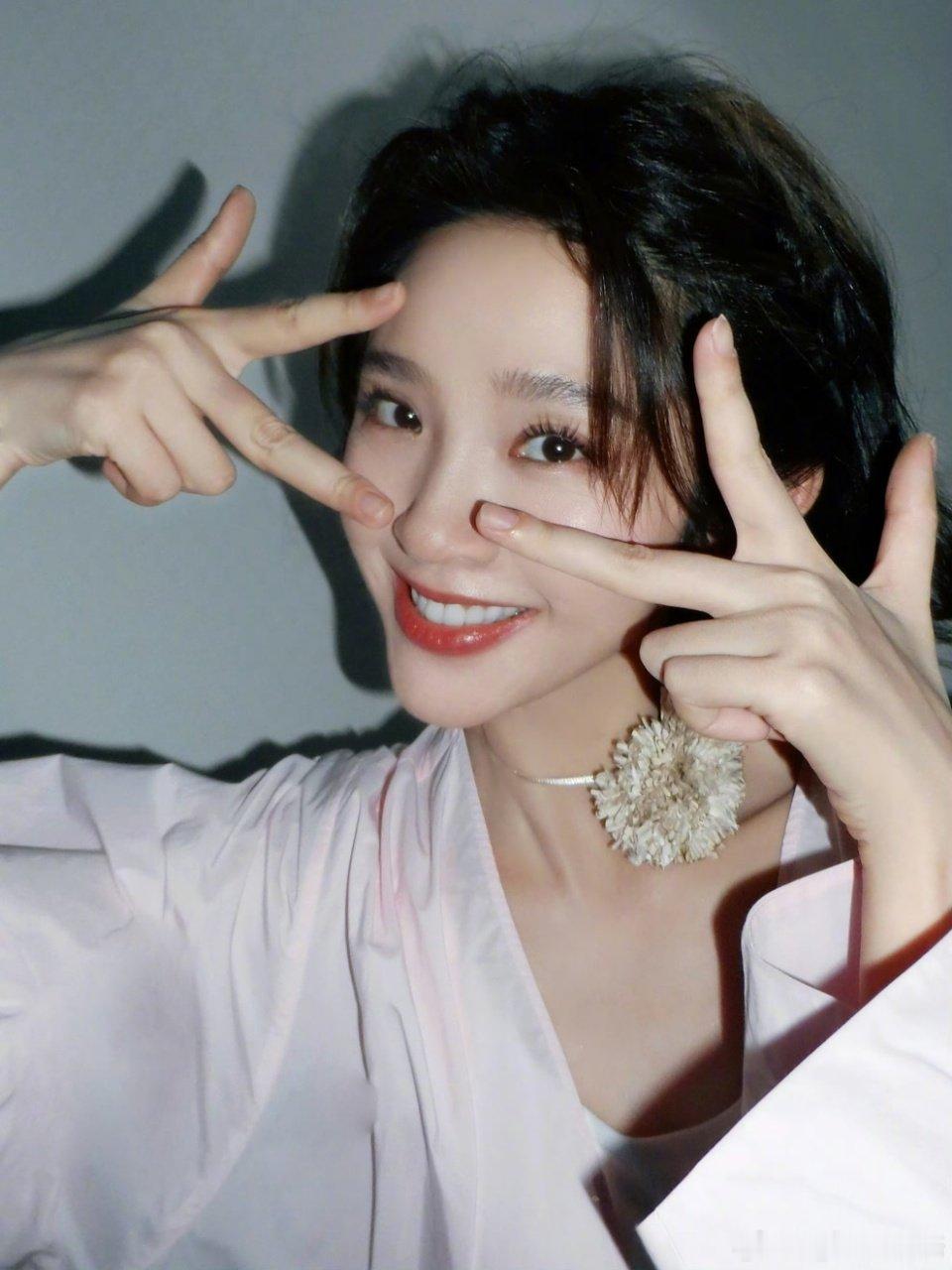 唐艺昕 何宣林 从一开始就坦诚沟通、大方分担，唐艺昕的真诚和格局都摆在明面上。不