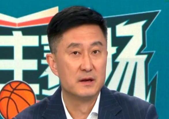 男篮连败被骂上热搜，前主帅杜锋站出来挡枪：这就是公开训练，别太苛刻。

郭士强接
