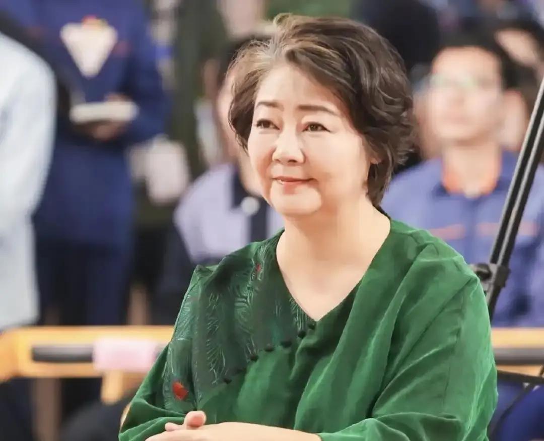演员萨日娜说：“当年，接到《闯关东》剧组的邀约，我是拒绝出演的，因为我最初看到的