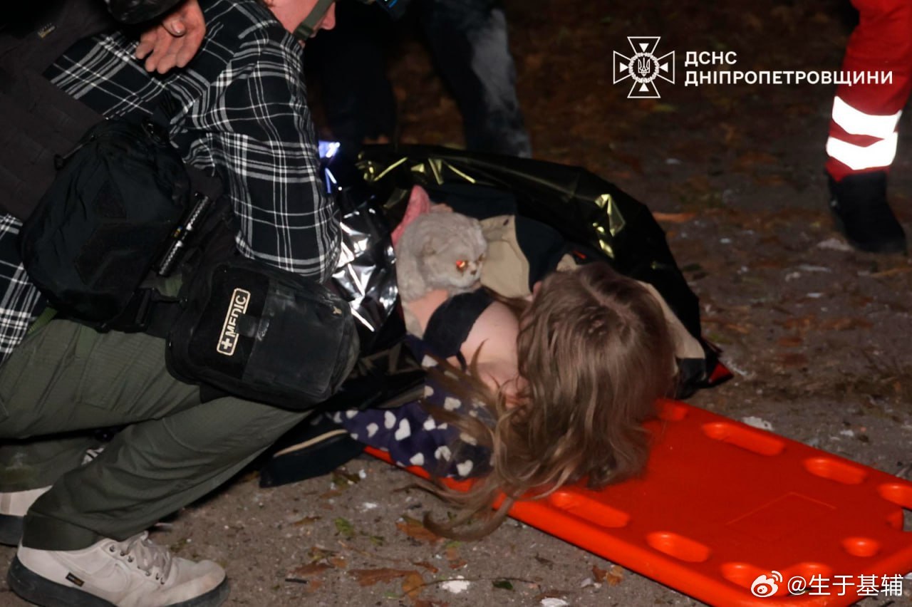 俄罗斯人袭击了第聂伯罗的一栋高层建筑：有人死亡，伤者中包括儿童由于攻击性无人机击