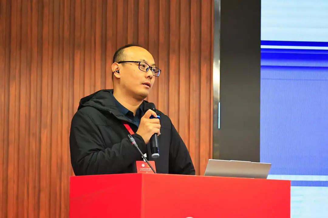 去年，我一个小老乡计划上专科，我推荐了日照职院，因为，这学校风景很美，学术领先。