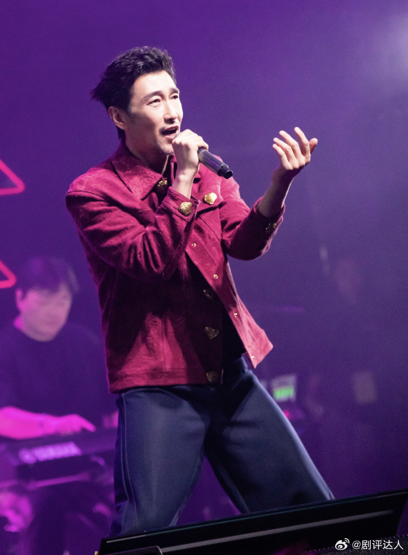 满江唱着归来又杀回来了披荆斩棘经典曲目再度绽放光彩，满江在披荆舞台唱响归来，晚安