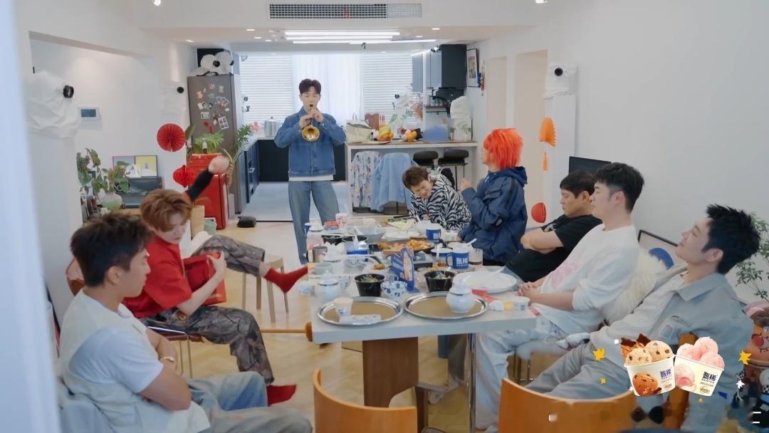 丁冠森差点给鹿晗送走丁冠森吹唢呐吓到鹿晗 鹿晗：你有什么才艺？丁冠森：我吹唢呐。