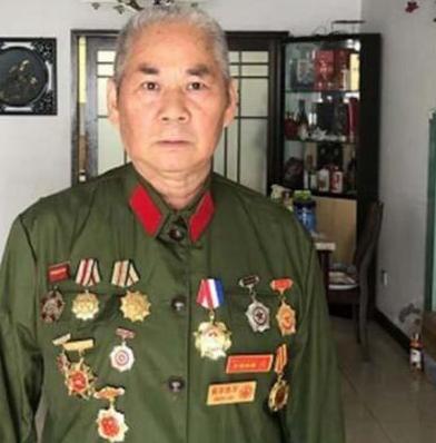 1979年，我军边防战士例行巡逻时，无意间发现了一个衣衫褴褛，手脚溃烂的人，最重