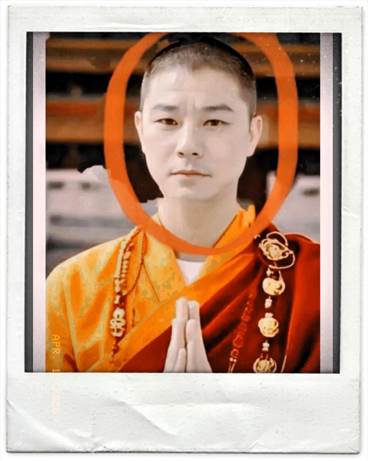 五台山这回可是出了个大洋相。
视频里那个穿灰袍的“高僧”，满嘴都是结善缘。结果一